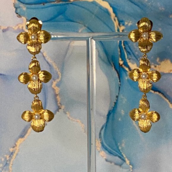 KARA Triple Dogwood Flower CLIP Statement Earrings - Picture 2 of 3